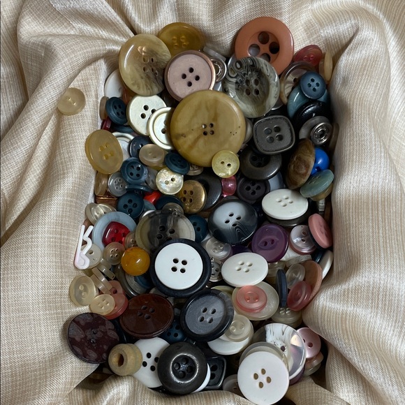 Assorted Button Collection for Arts & Crafts - Picture 5 of 6